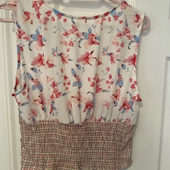 Summer Top - Picture 2 of 2